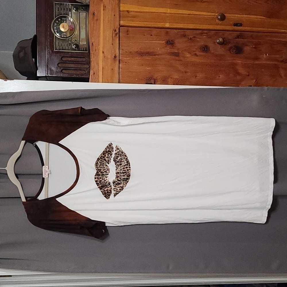 Gemstone Intimates Plus Womens Nightgown White/Brown/Rust Cheetah Lips Sz 1X EUC